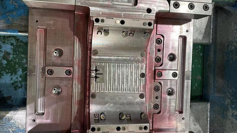 成都小批量塑胶模具加工：关键要素与工艺解析