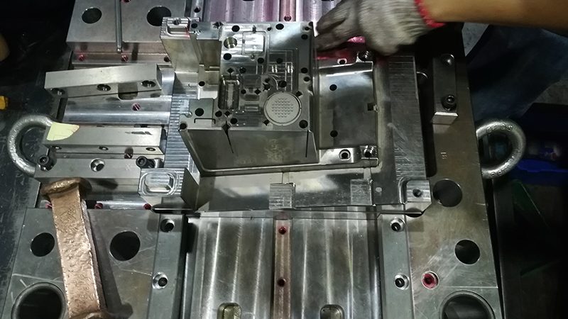 模具寿命的隐形杀手：铝合金压铸热裂纹成因与对策